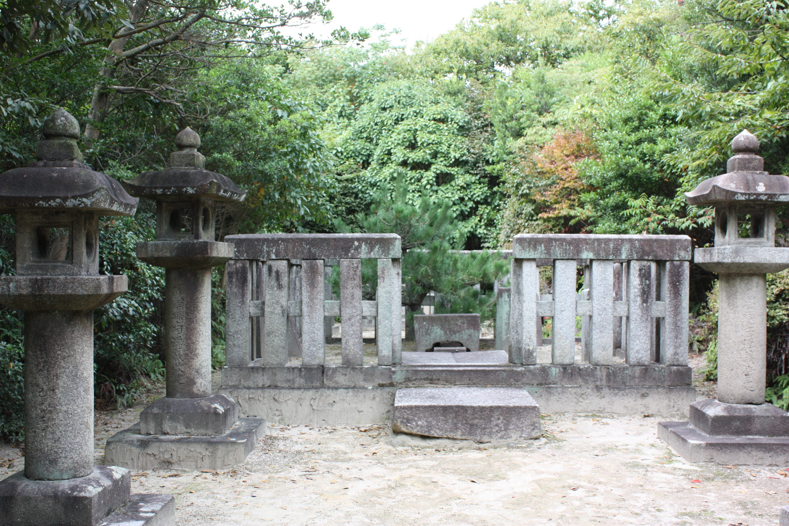 上田宗箇流流祖の遺髪塚 - 一般社団法人はつかいち観光協会