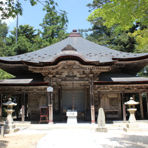 紅葉の美しさで知られる広島の観光スポット極楽寺。