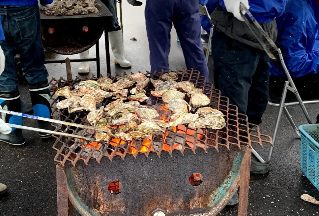 瀬戸内海　宮島の海でとれた新鮮な牡蠣を楽しめる。
