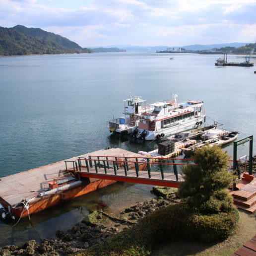 You can have a great view of Itsukushima Shrine, Miyajima island in Hiroshima, from the hotel deck.　