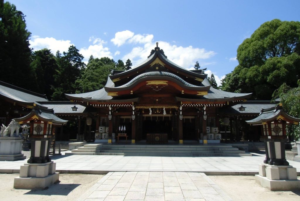 御朱印帳にも人気がある速谷神社は交通安全の神様として知られる観光スポット。